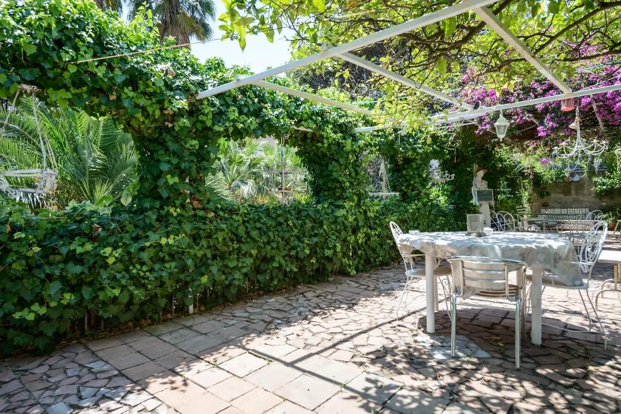 Bed and Breakfast Giardino Segreto Nápoles