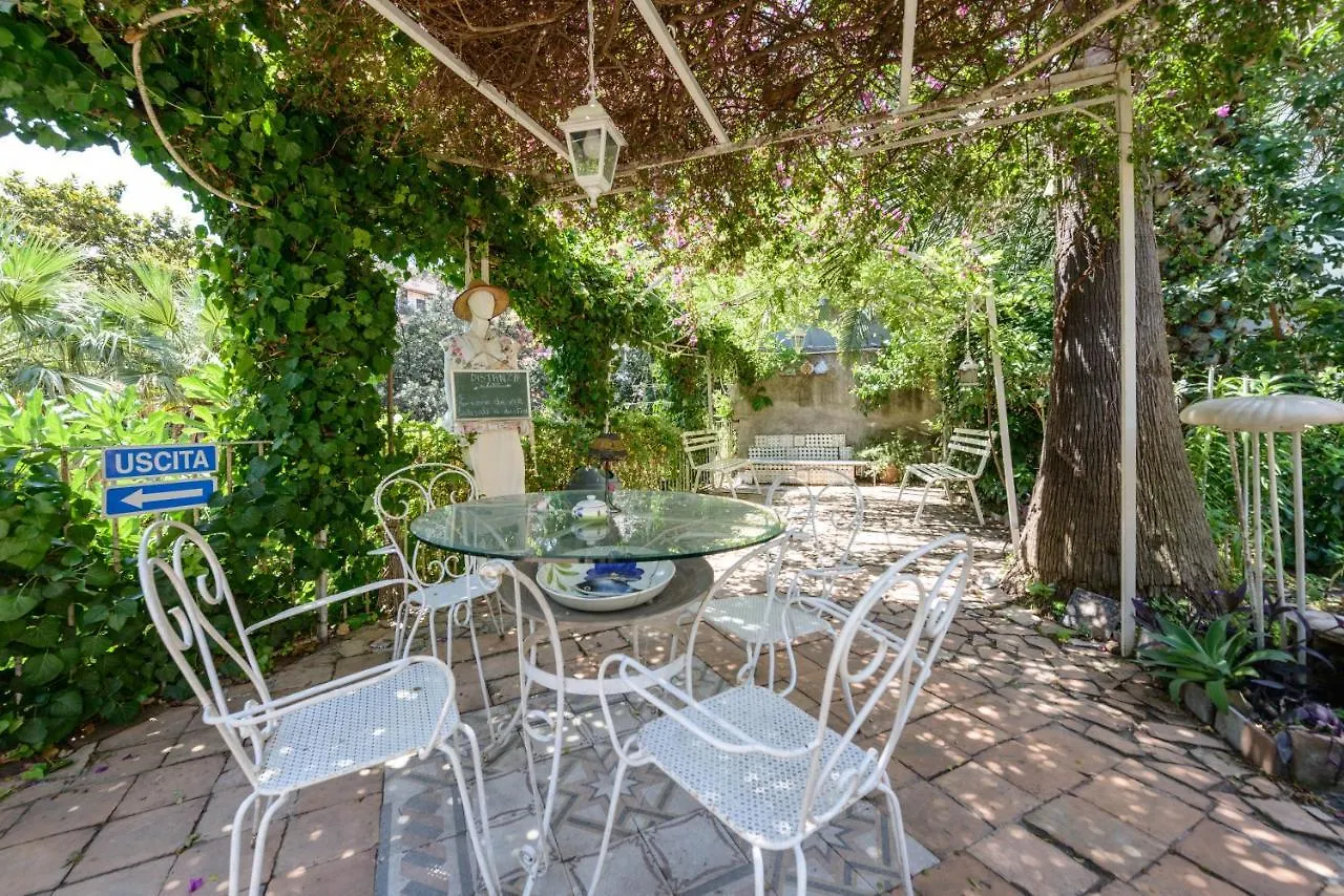 Bed and Breakfast Giardino Segreto Nápoles 2*,